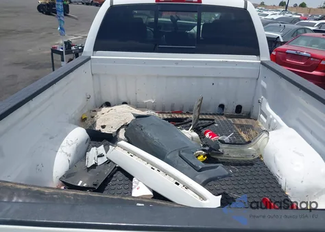 2010 Toyota Tundra Grade 5.7L V8 z USA, uszkodzony, nr VIN 5TFUY5F11AX118381